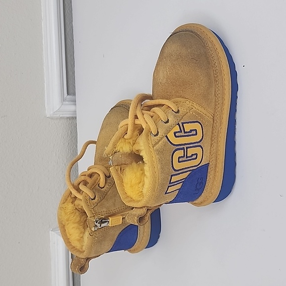 UGG Unidex Kids' Neumel Graphic Outline yellow ankle boots size 9 - Picture 4 of 10